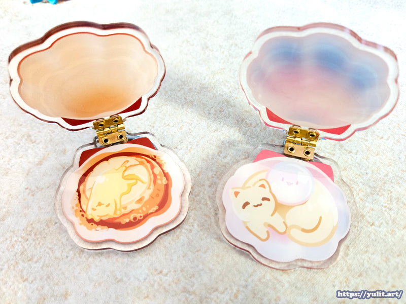 - New - Original - Flip-Open Pearl/Scallop Shell Acrylic Keychain